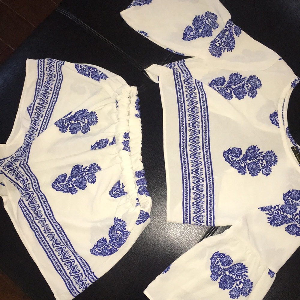 2-piece set blue white flowers size small